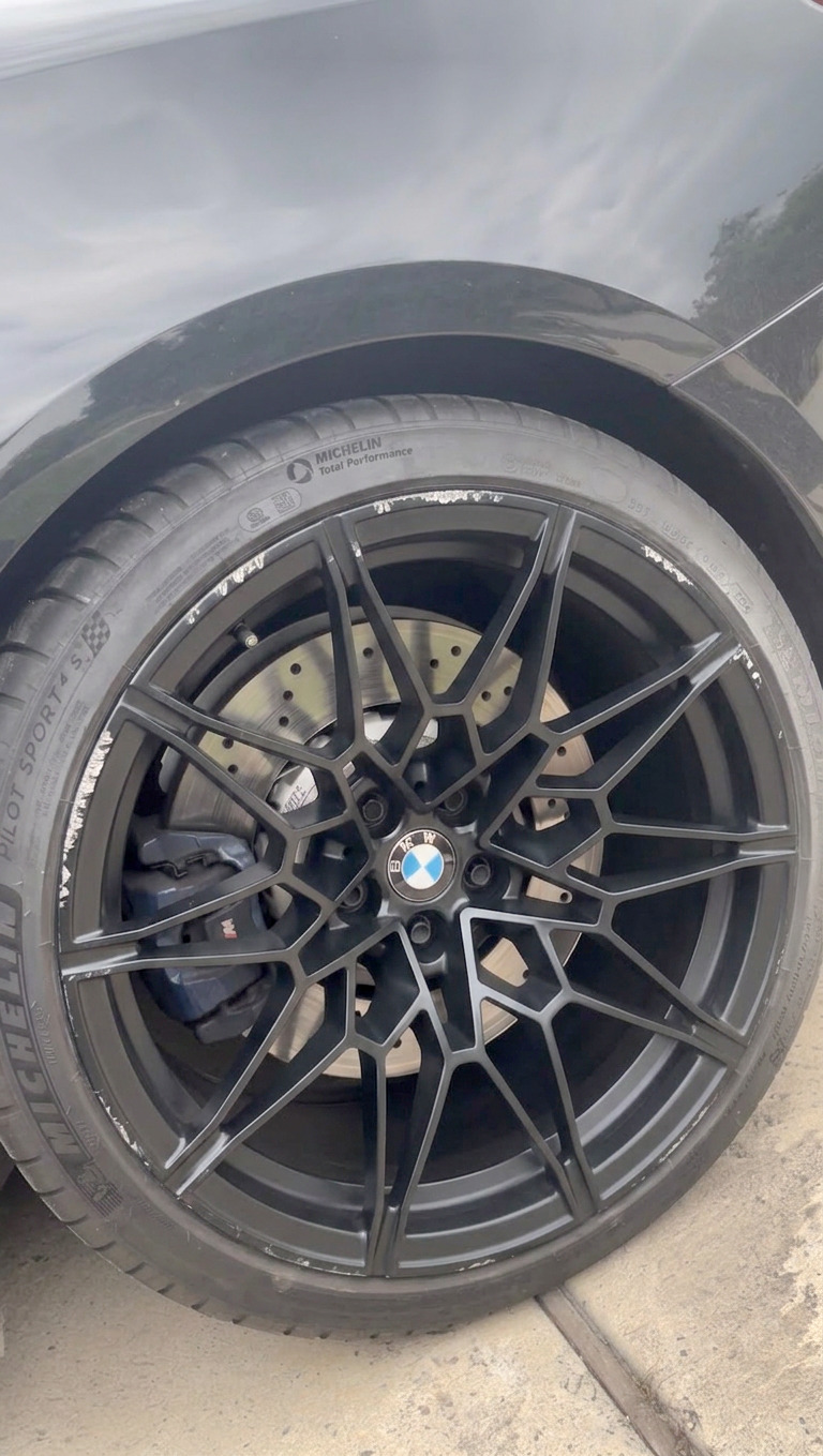 Damaged wheel before repair 1